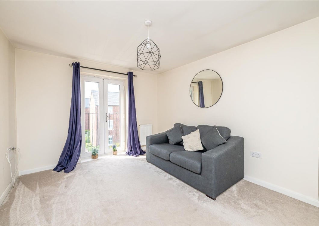 Flat Bloomfield Crescent in Dawley