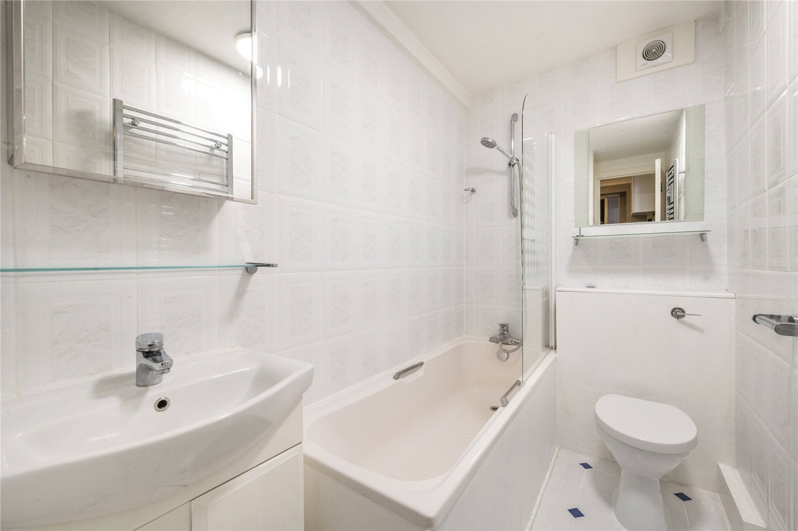 Flat Frognal Lane in Greater London