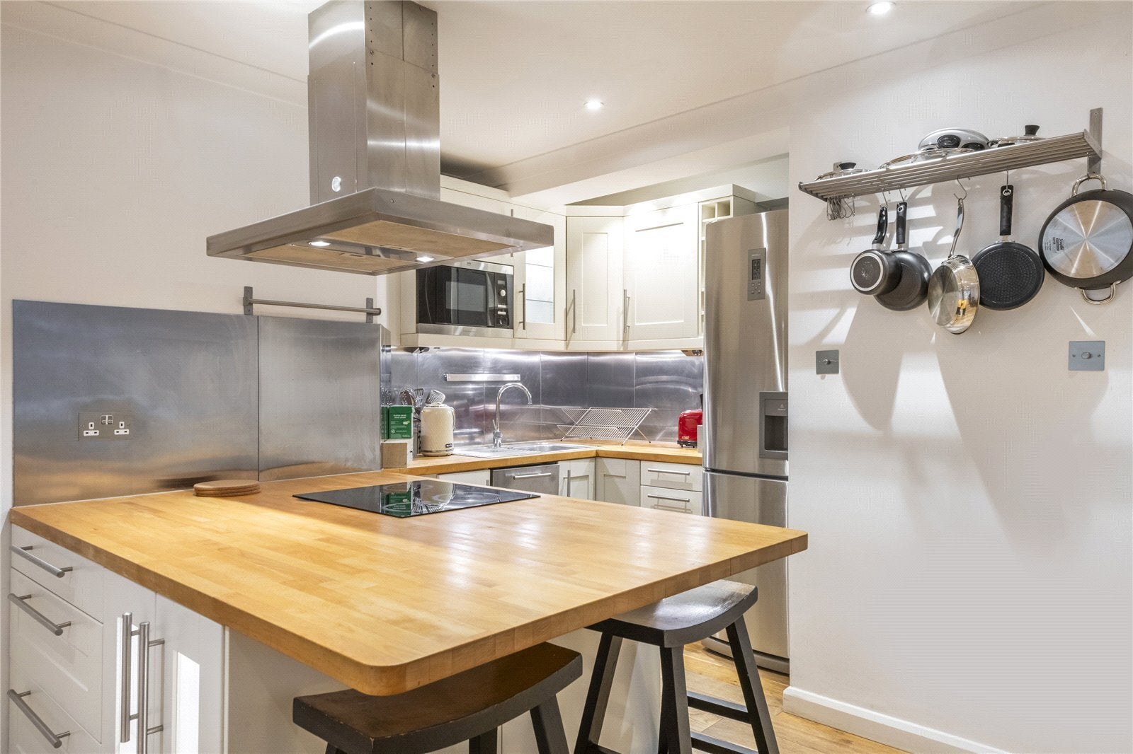 Flat Frognal Lane in Greater London