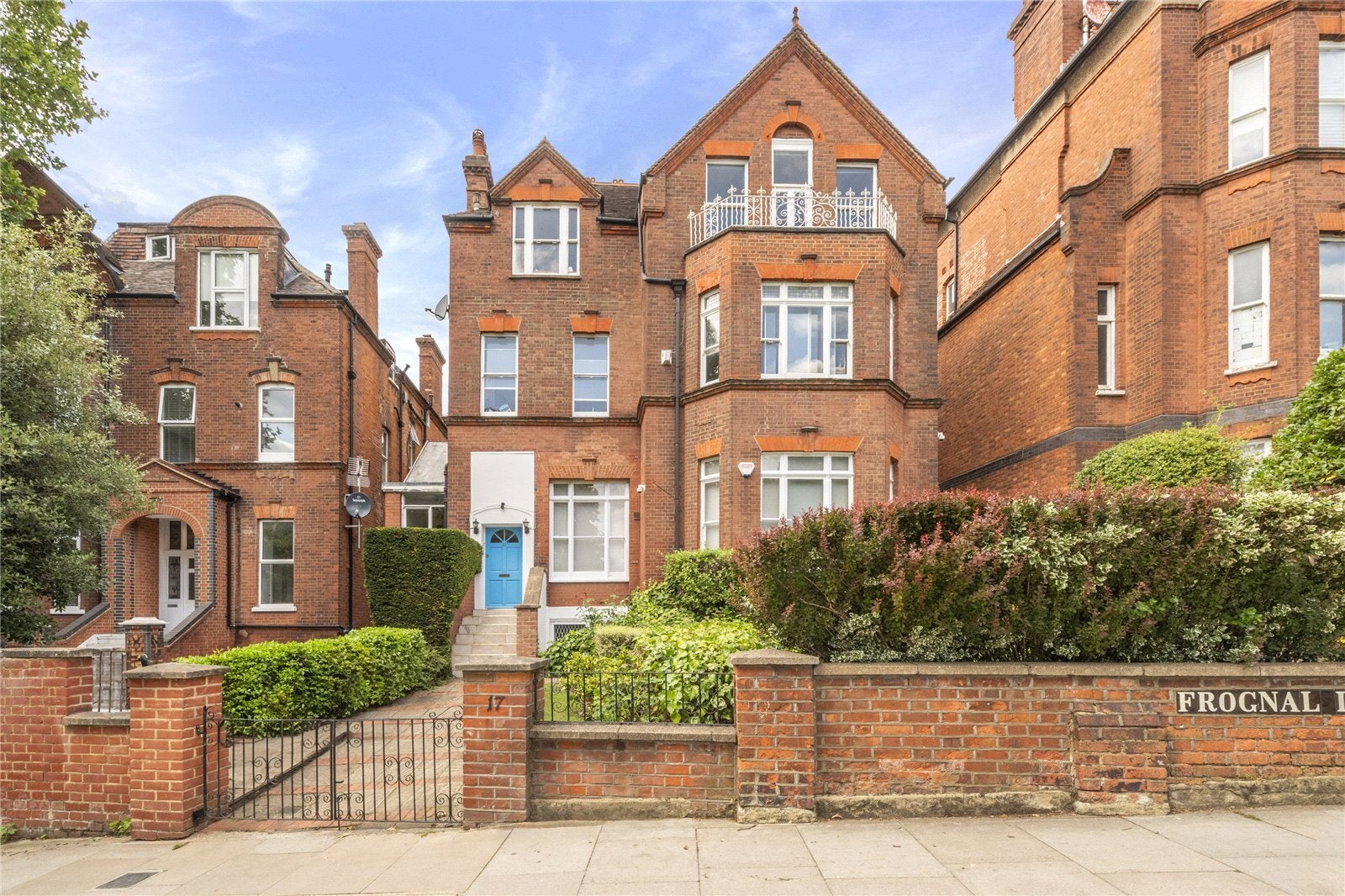 Flat Frognal Lane in Greater London