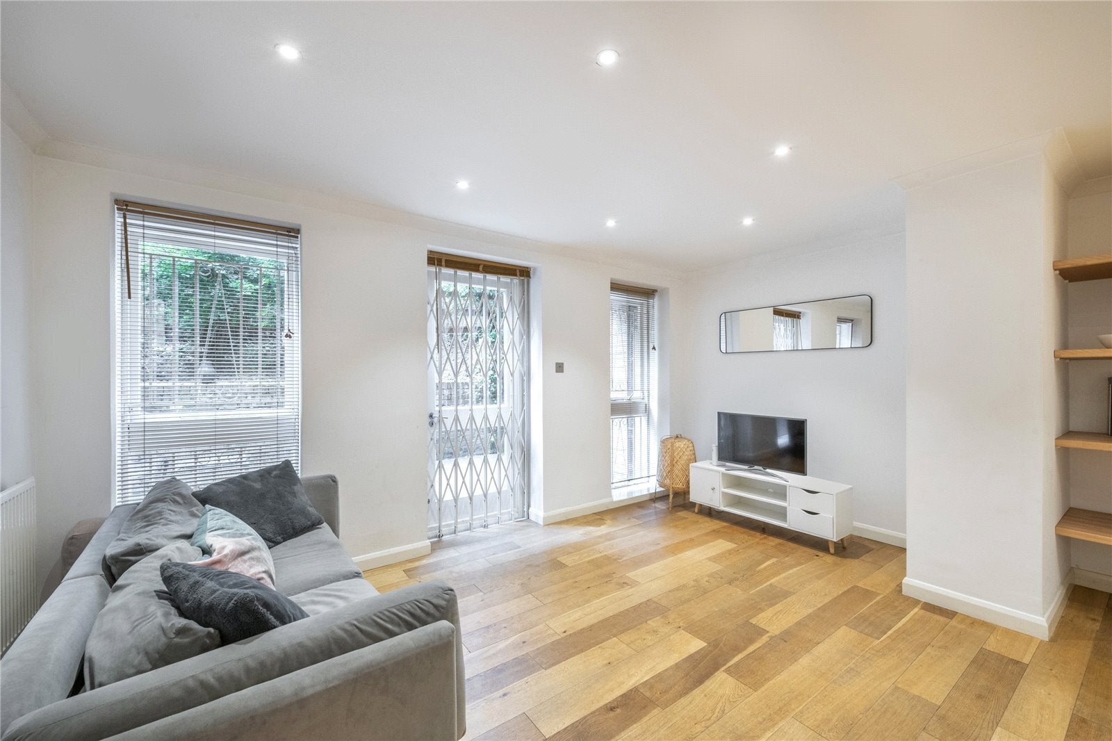 Flat Frognal Lane in Greater London