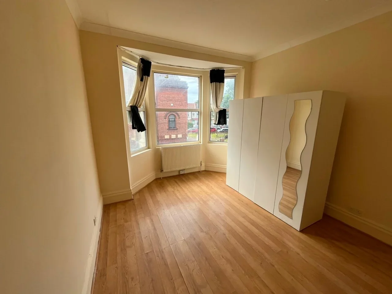 Room Westbury Avenue in Greater London