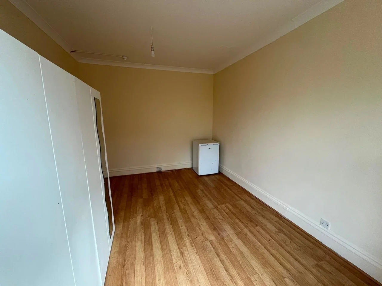 Room Westbury Avenue in Greater London