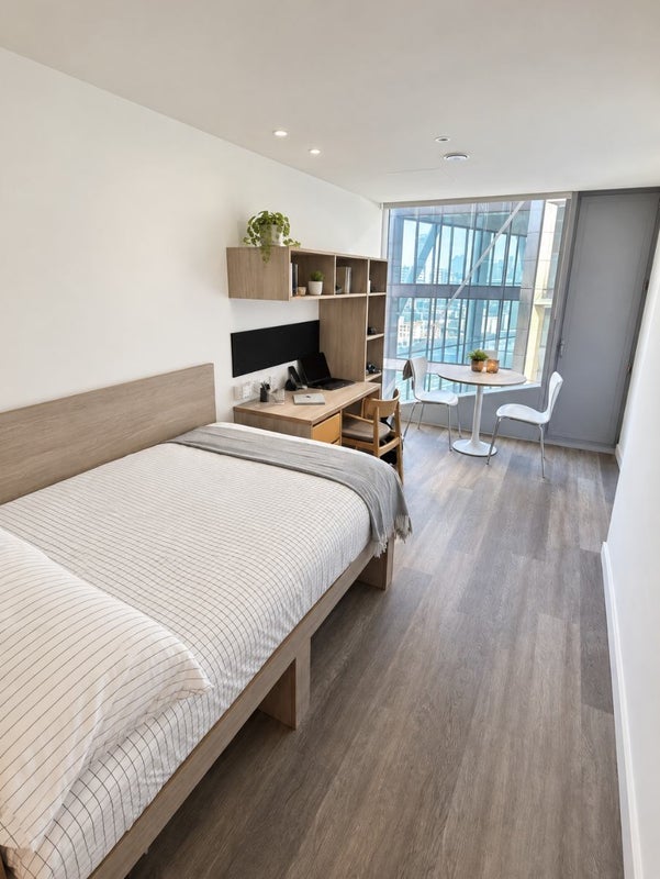 Flat Melior Street in Greater London