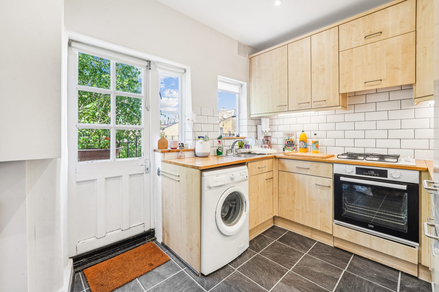 Flat Winders Road in Greater London