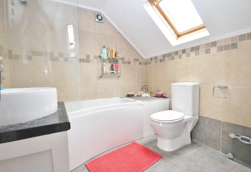 Flat Gleneagle Road in Greater London