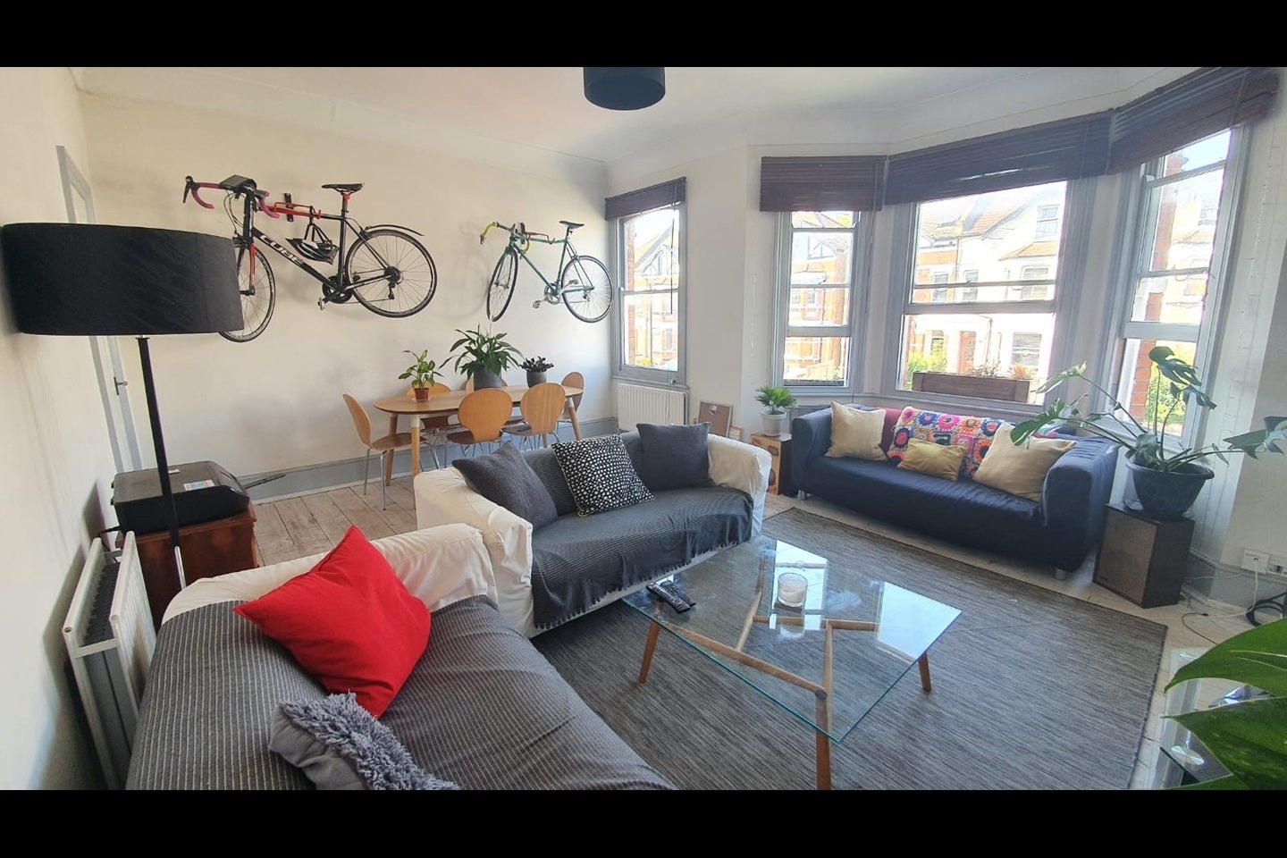 Flat Gleneagle Road in Greater London
