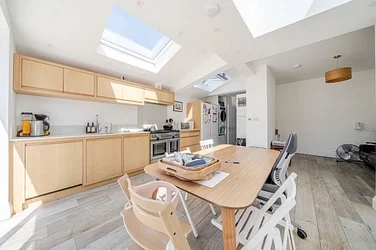 Flat Avondale Road in Greater London