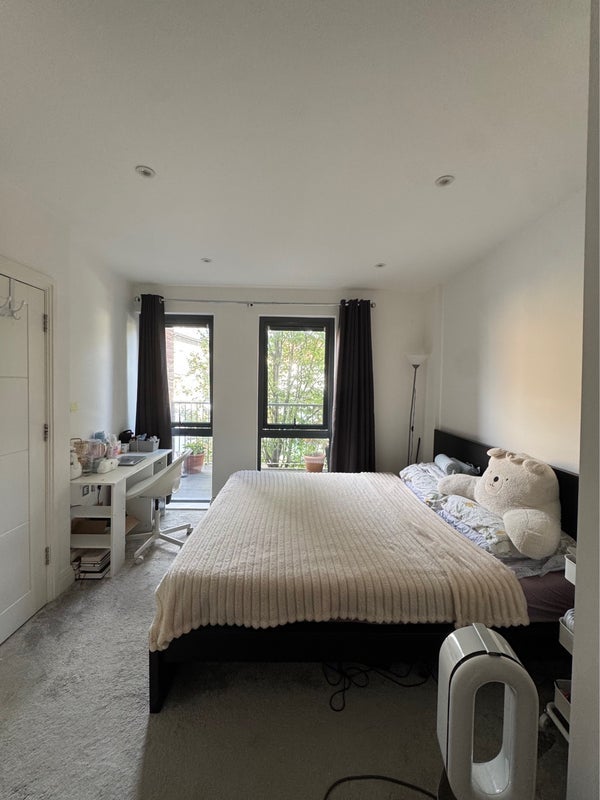 Room Leytonstone Road in Greater London