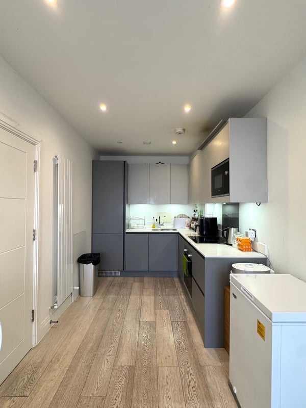 Room Leytonstone Road in Greater London