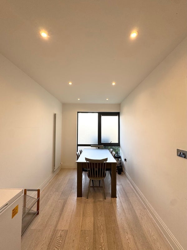 Room Leytonstone Road in Greater London