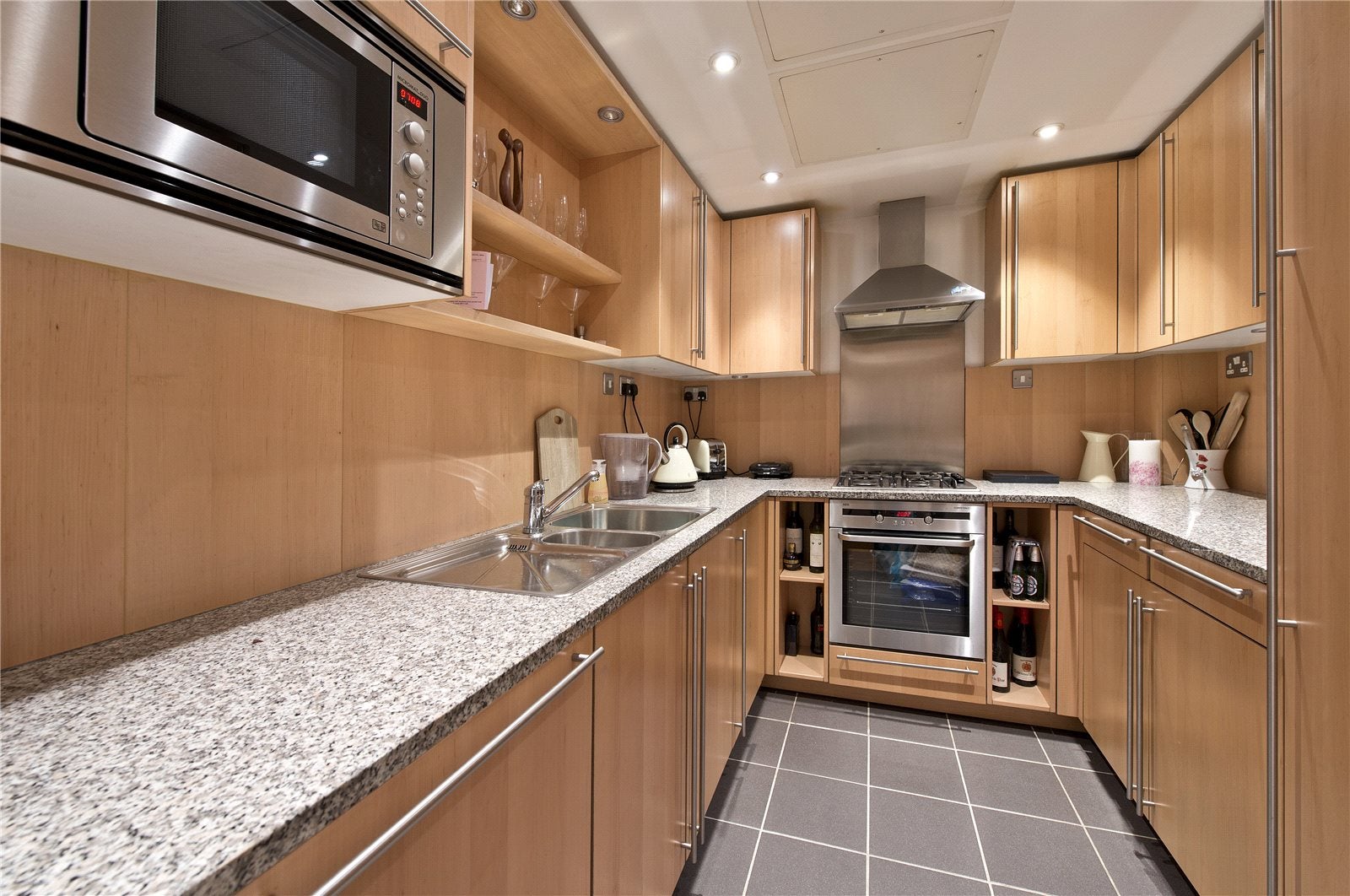 Flat Coleridge Square in Greater London