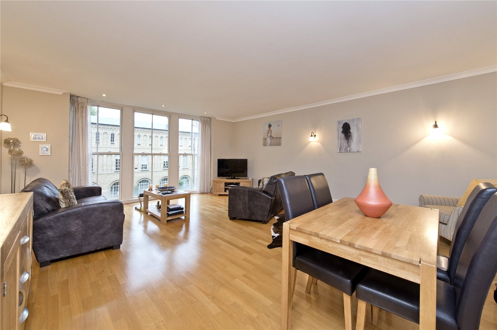 Flat Coleridge Square in Greater London