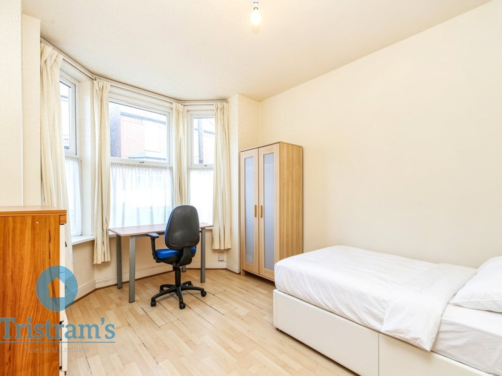 Room Teversal Avenue in Nottingham
