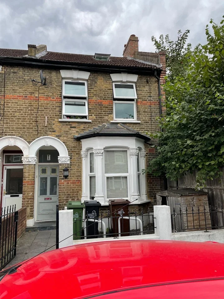 Flat Blenheim Road in Greater London
