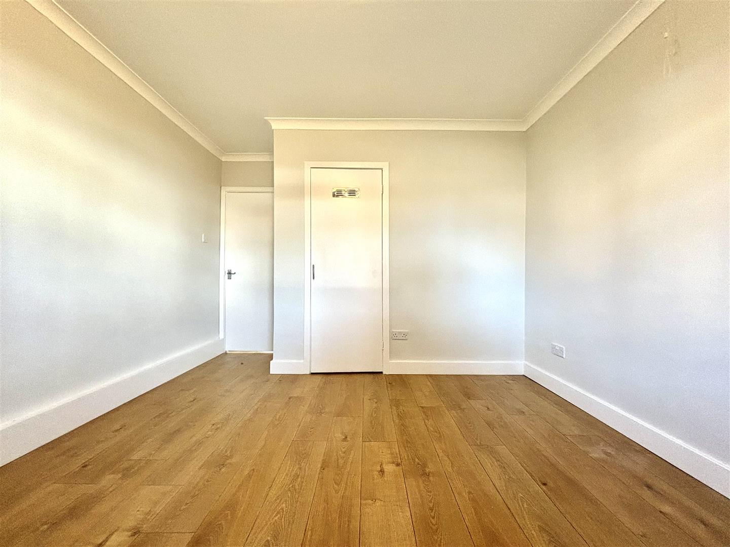 Flat Elthorne Road in Greater London