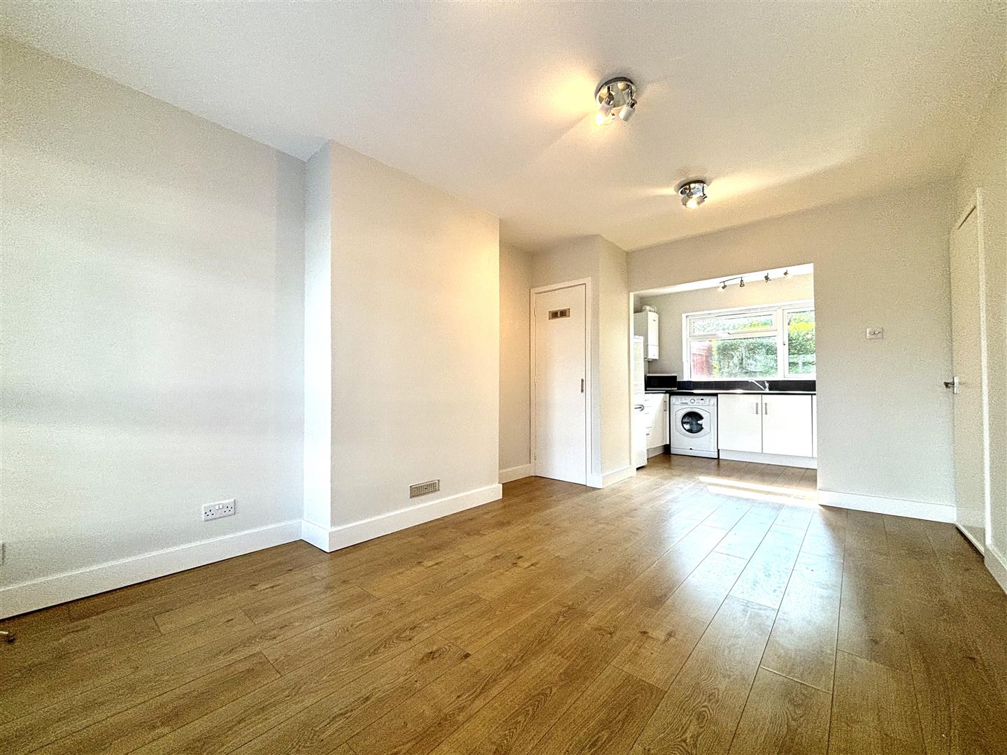 Flat Elthorne Road in Greater London