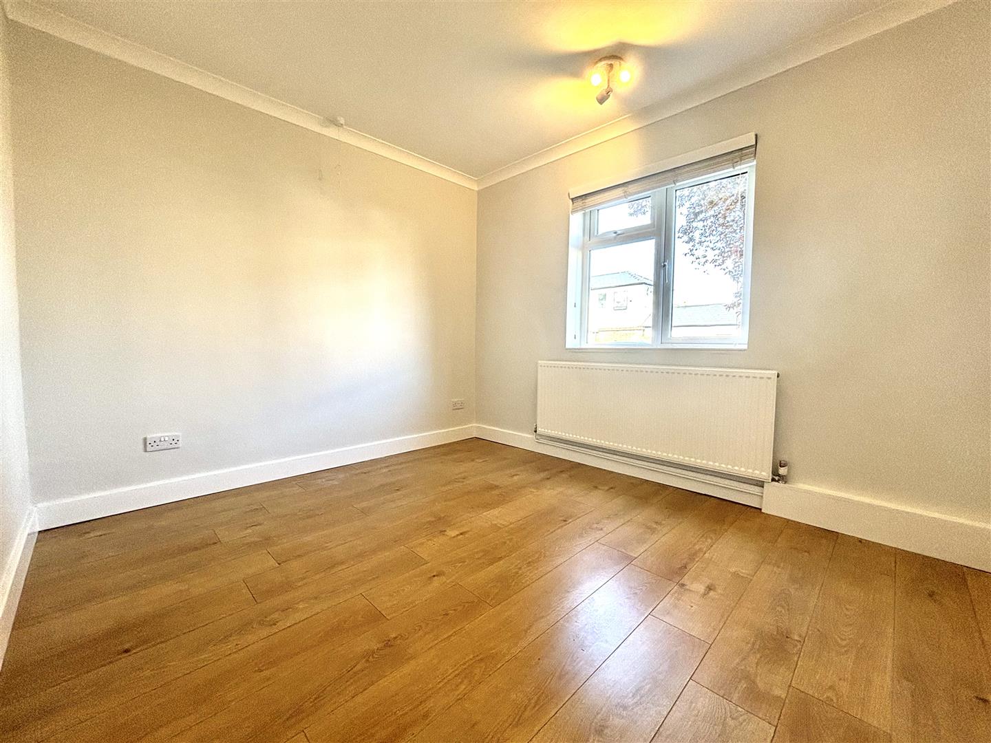 Flat Elthorne Road in Greater London