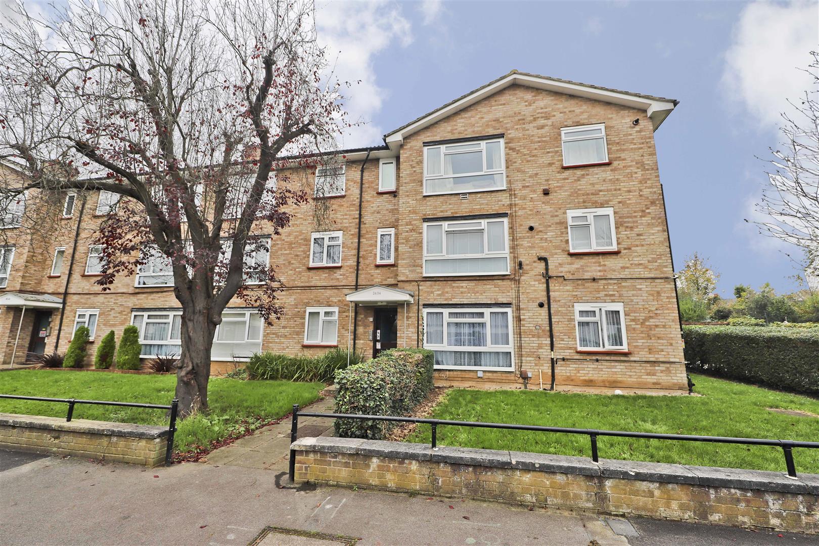 Flat Elthorne Road in Greater London