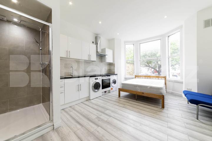 Room Iverson Road in Greater London