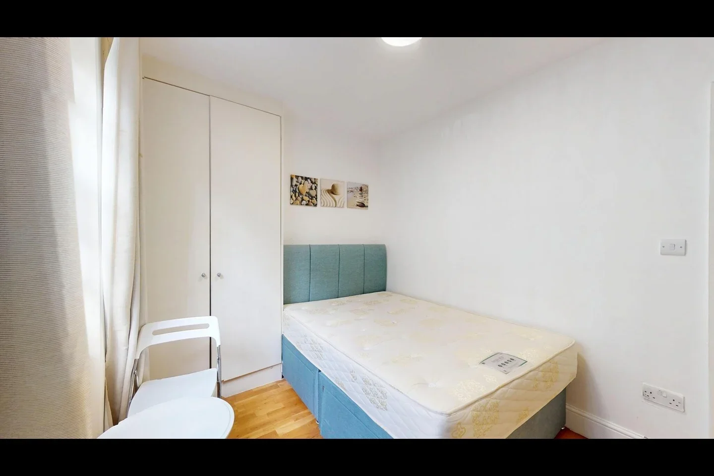 Flat Ifield Road in Greater London