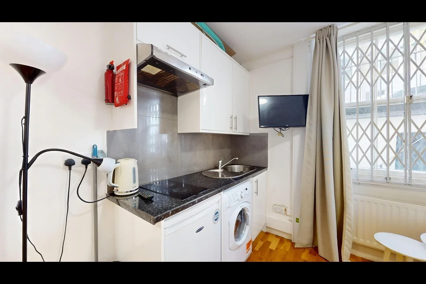 Flat Ifield Road in Greater London