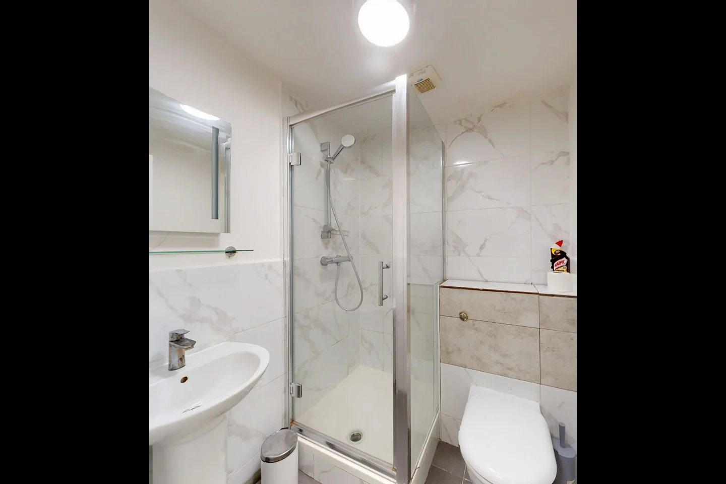 Flat Ifield Road in Greater London