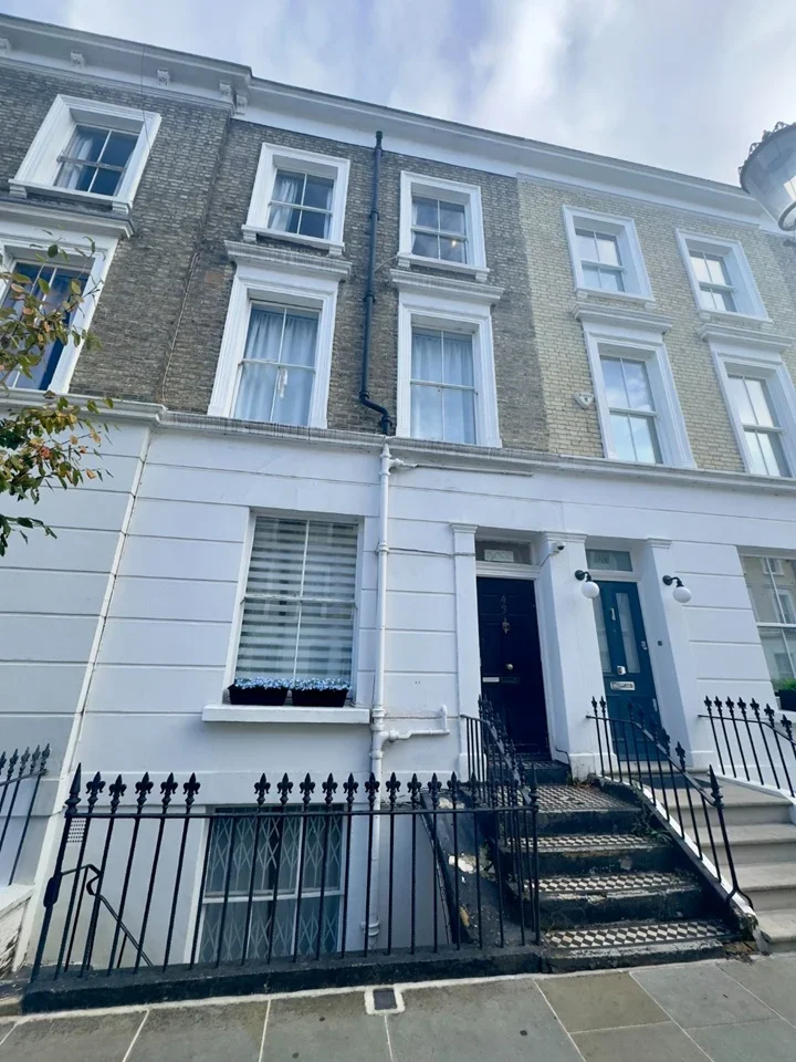 Flat Ifield Road in Greater London