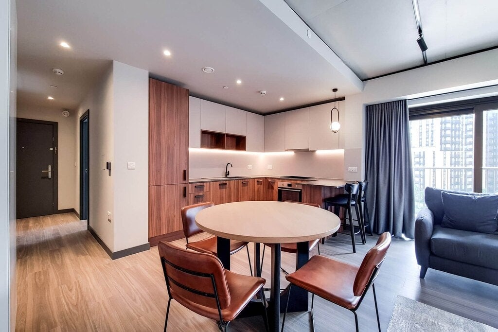 Flat Empire Way in Greater London