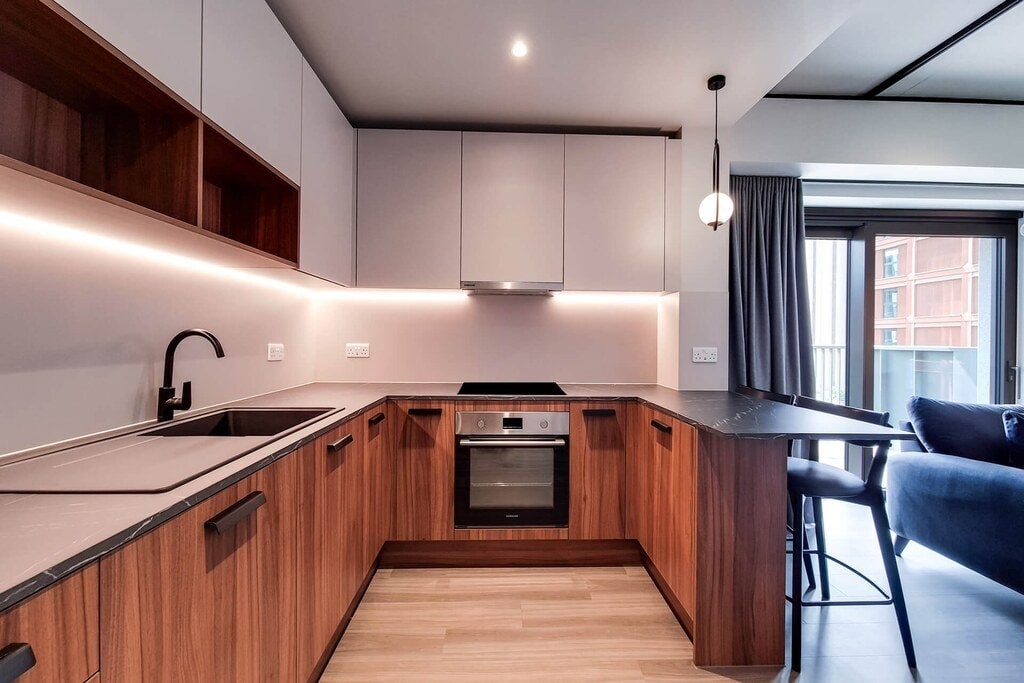 Flat Empire Way in Greater London