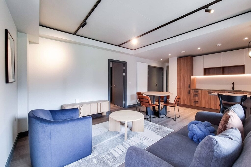Flat Empire Way in Greater London