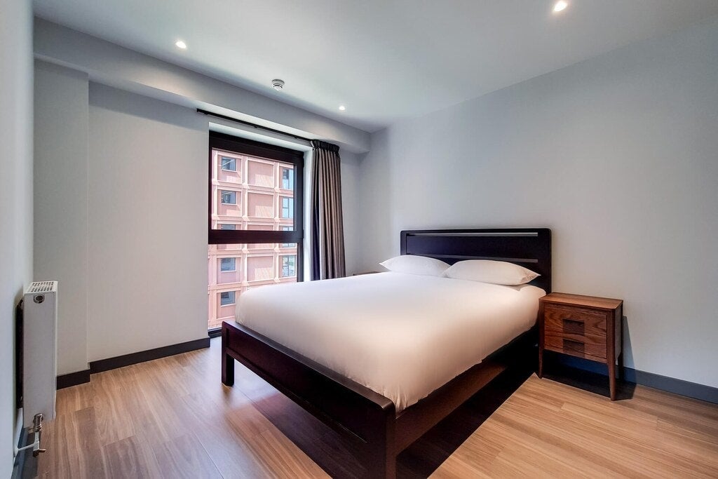 Flat Empire Way in Greater London