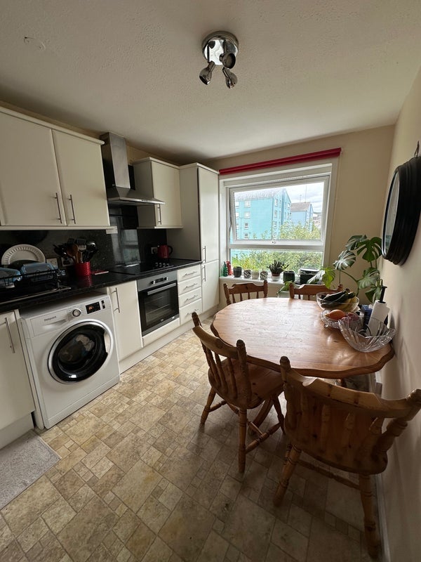 Room Dumbiedykes Road in City of Edinburgh