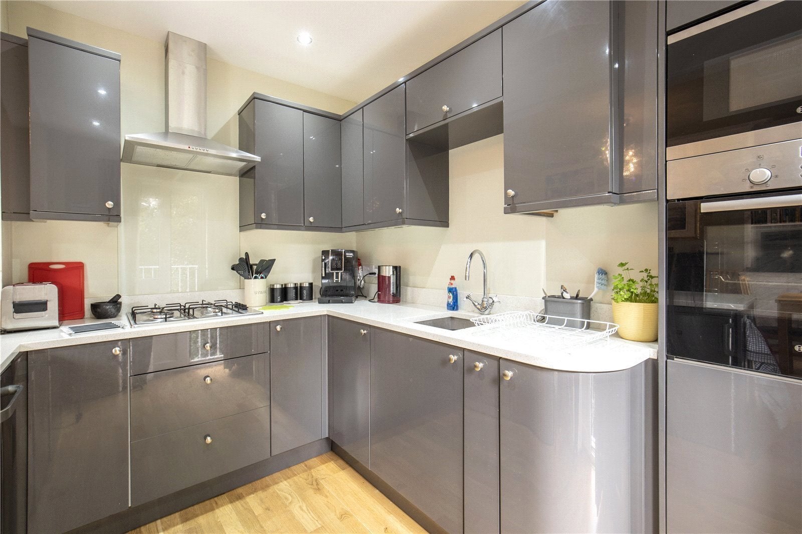 Flat Mount Ararat Road in Greater London