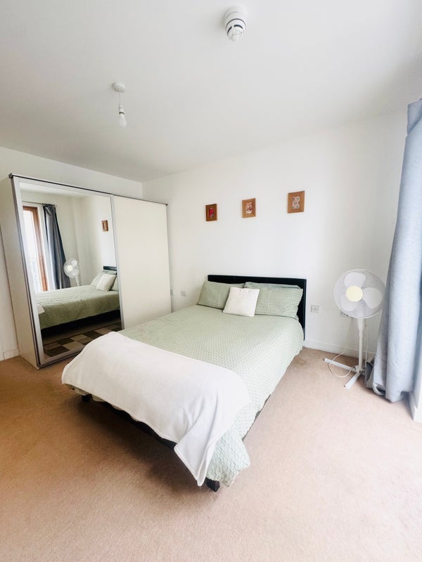 Flat Crampton Street in Greater London