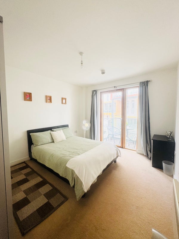 Flat Crampton Street in Greater London