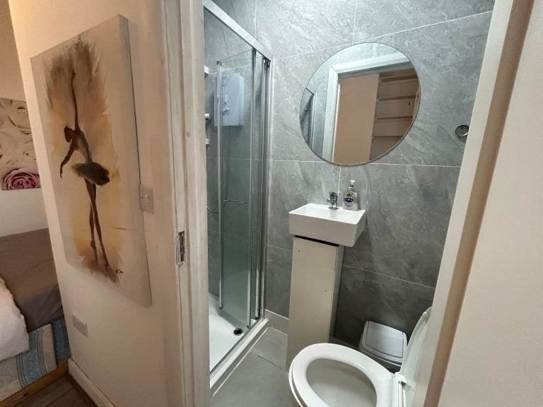Flat Goldhawk Road in Greater London