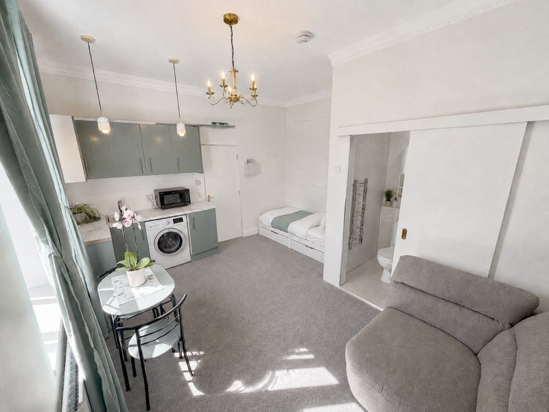 Room Bentinck Road in Newcastle upon Tyne