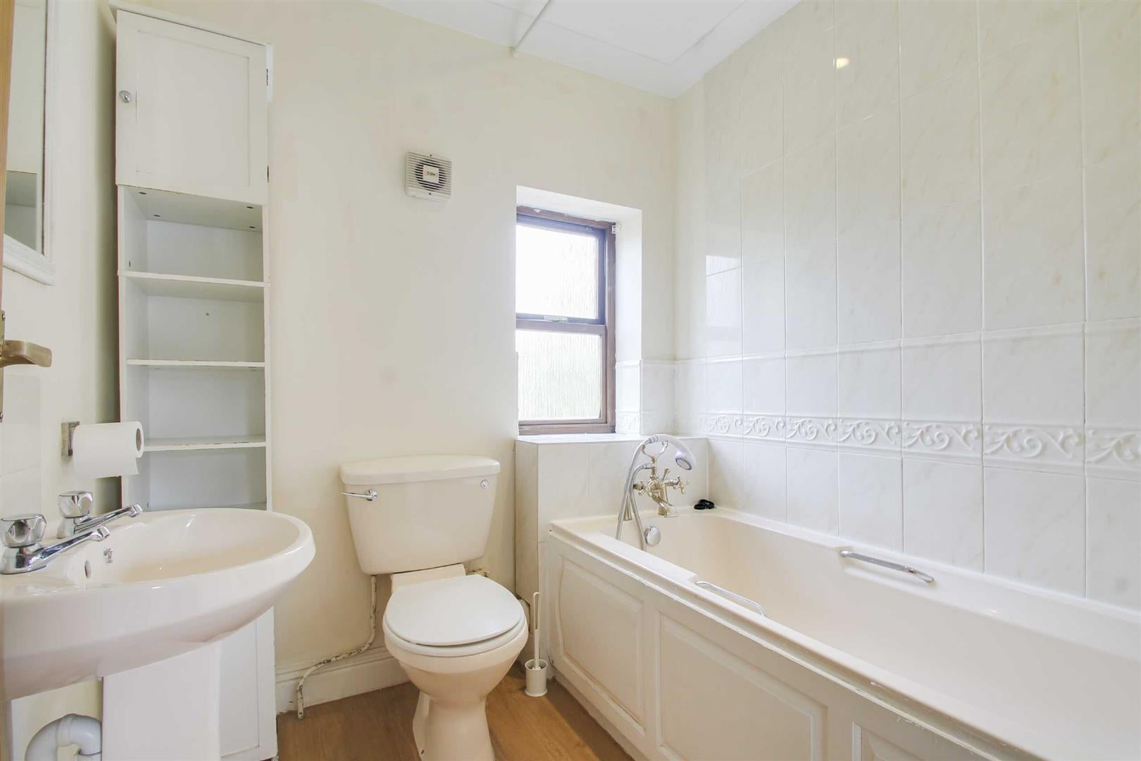 Flat Pickering Drive in Shenley Brook End