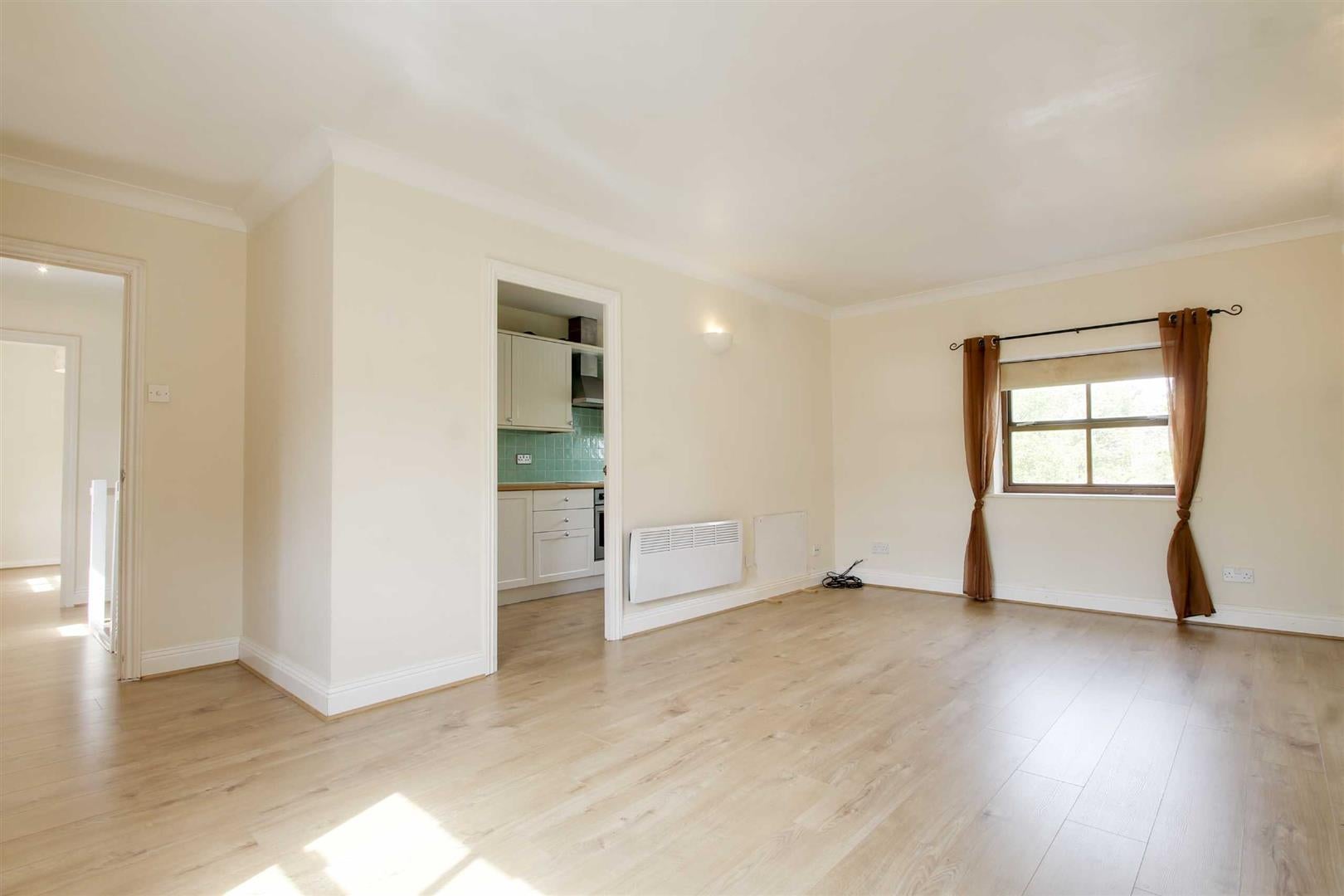 Flat Pickering Drive in Shenley Brook End