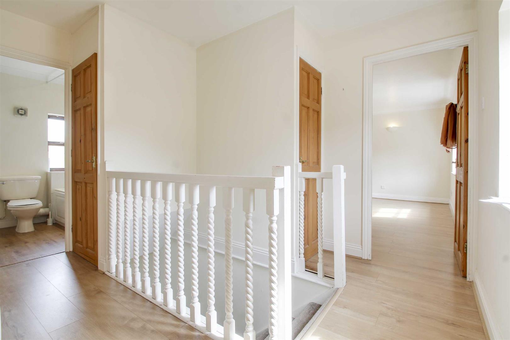 Flat Pickering Drive in Shenley Brook End