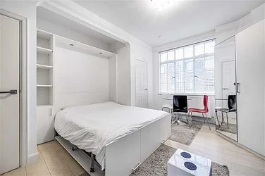 Room Upper Woburn Place in London