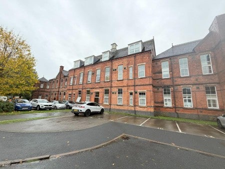 Flat Kensington Drive in Tamworth