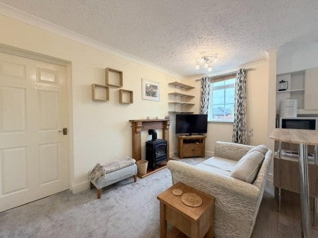 Flat Kensington Drive in Tamworth