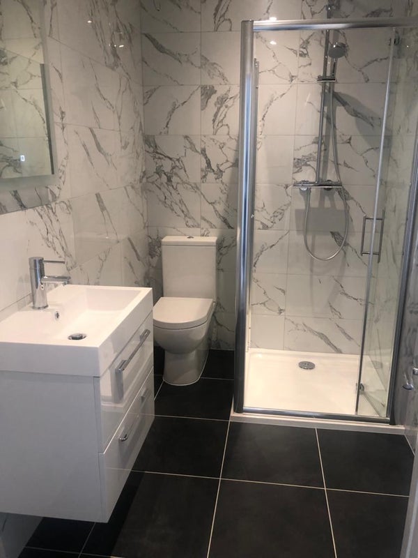 Room Fordhook Avenue in Greater London