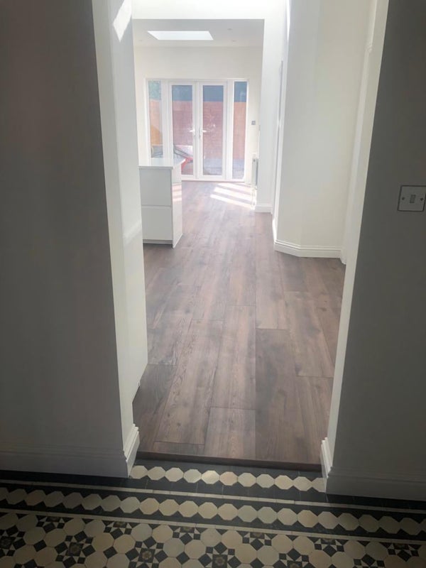 Room Fordhook Avenue in Greater London