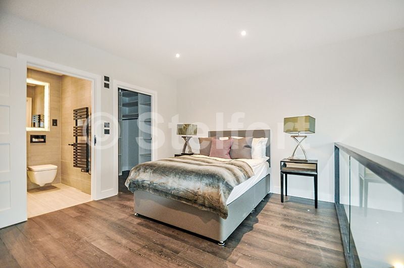 Flat Granville Road in Greater London