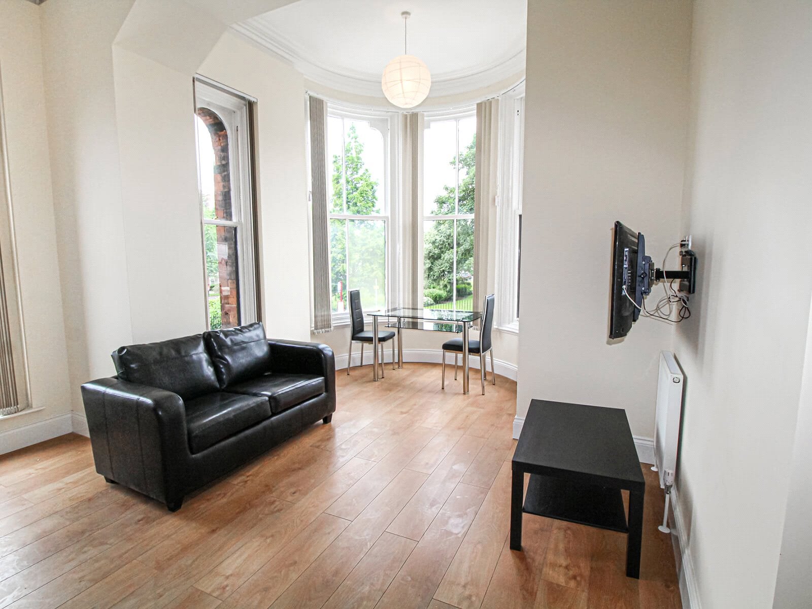 Flat Clarendon Road in Leeds