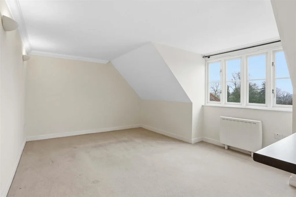 Flat Elizabeth Drive in Reigate and Banstead