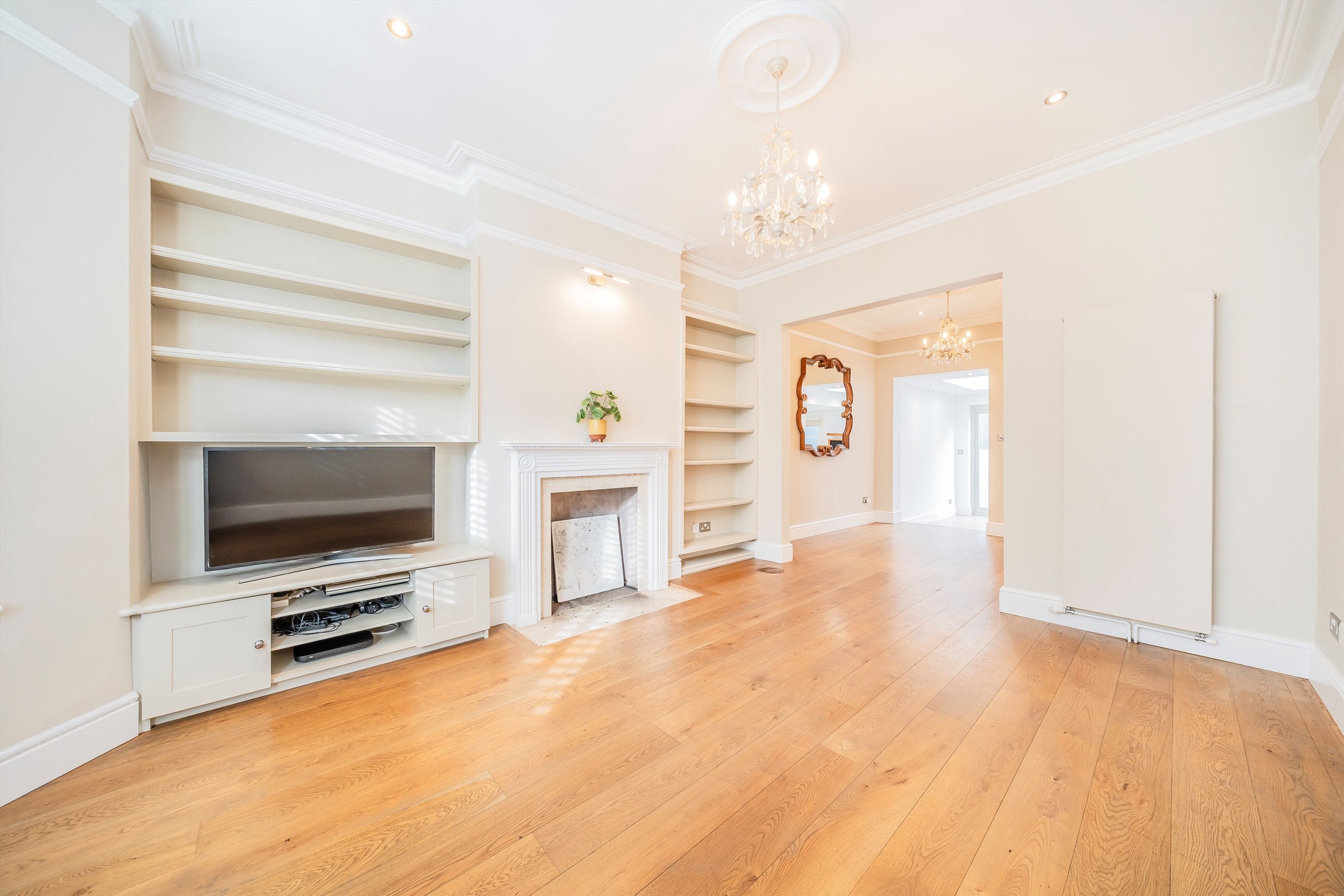 Flat Mimosa Street in Greater London